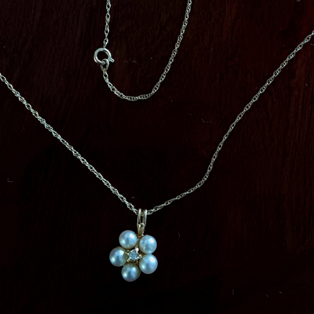 Minimalist Solid 14k Pearl Flower Pendant Necklace